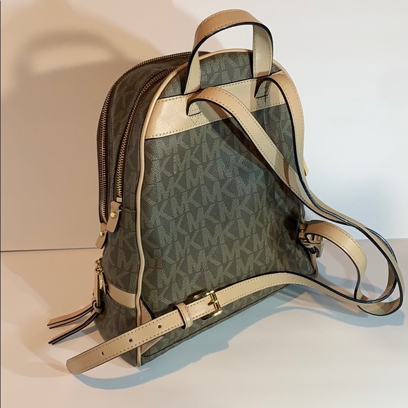 Authentic Micheal Kors backpack !!!!! W/ dust bag main image 8